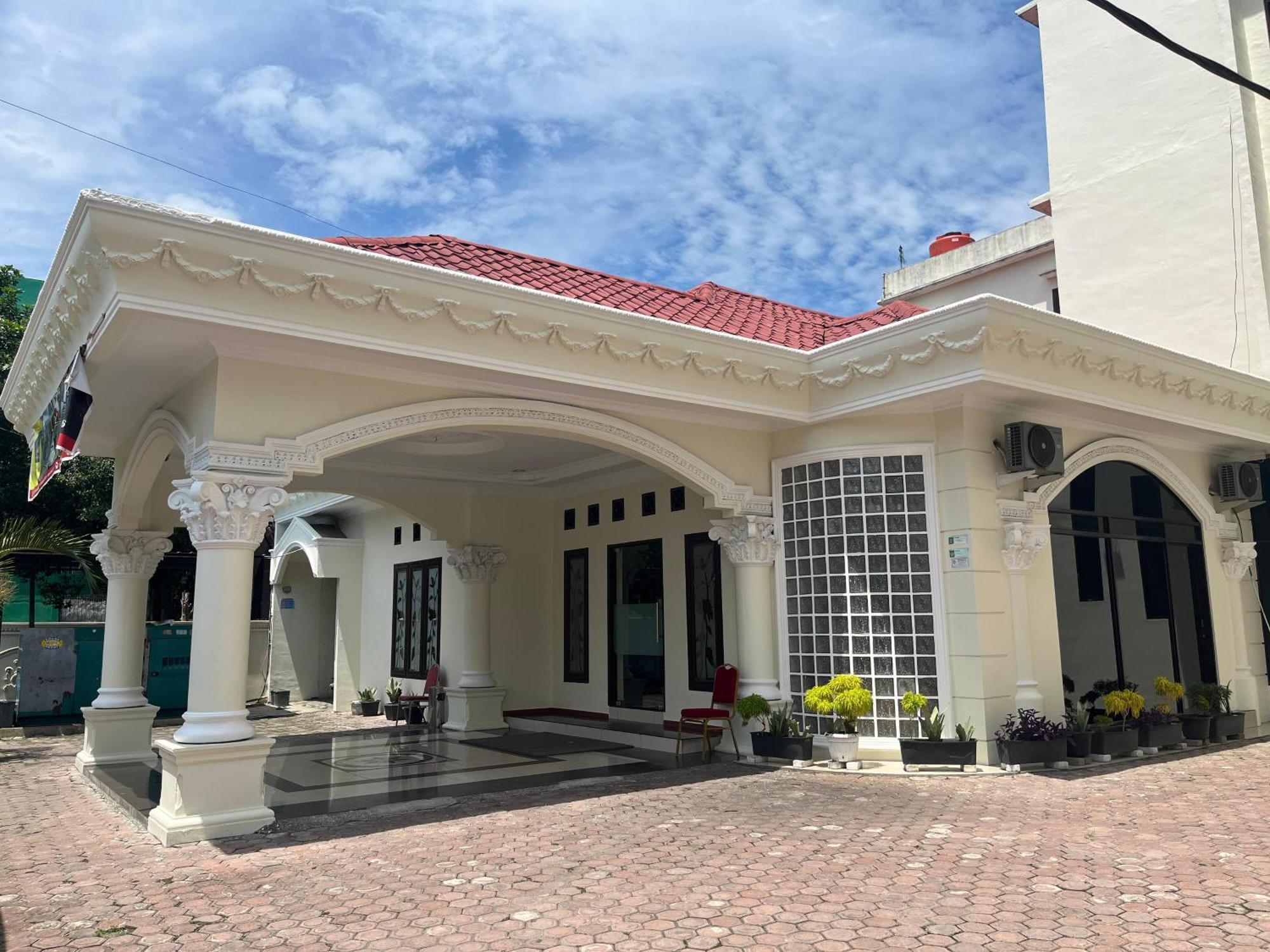 De Nusantara Hotel Syariah Medan Exterior photo