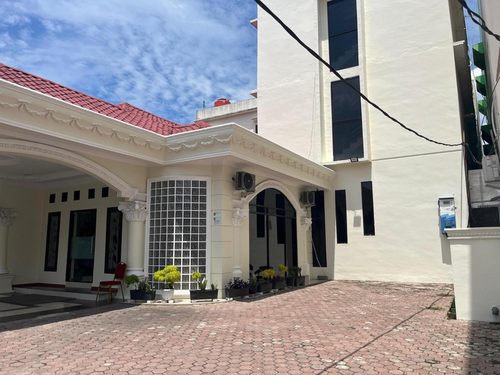 De Nusantara Hotel Syariah Medan Exterior photo